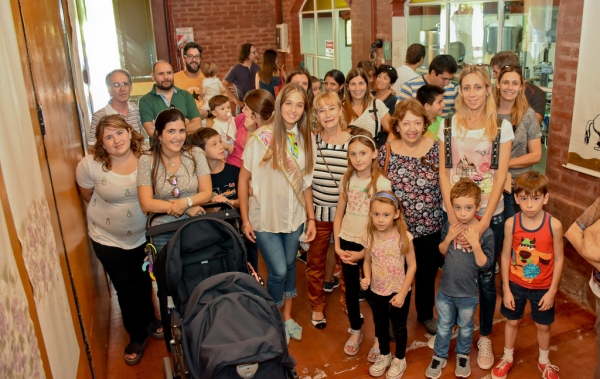 BODEGA CON TURISTAS 2.jpg